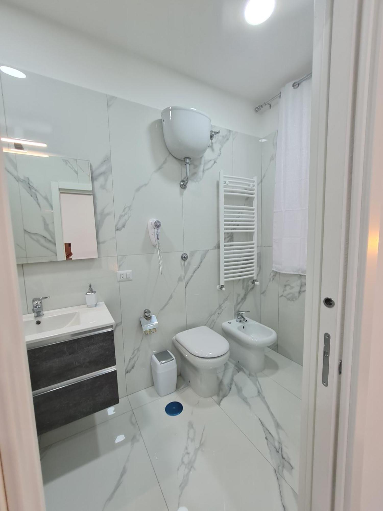 לינה וארוחת בוקר נאפולי Lumacors House מראה חיצוני תמונה